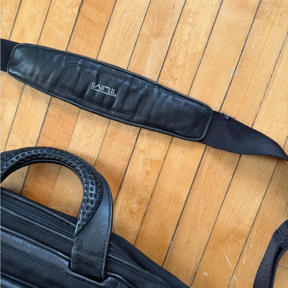 Vintage TUMI Innovation 17